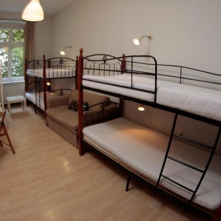 Pit Stop Hostel Познань Экстерьер фото