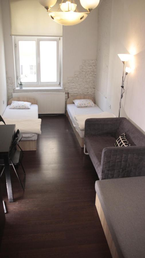 Pit Stop Hostel Познань Экстерьер фото