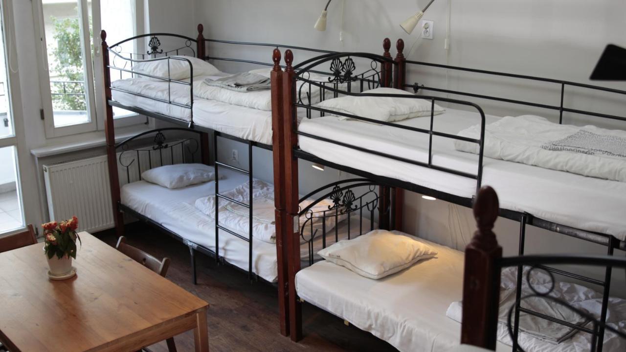 Pit Stop Hostel Познань Экстерьер фото
