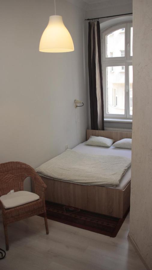 Pit Stop Hostel Познань Экстерьер фото