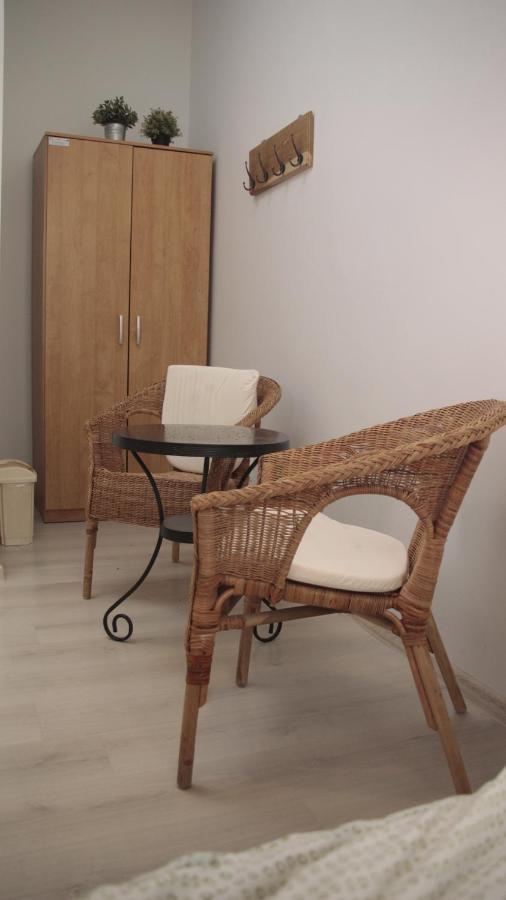 Pit Stop Hostel Познань Экстерьер фото
