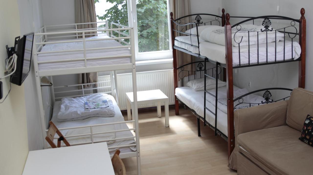 Pit Stop Hostel Познань Экстерьер фото