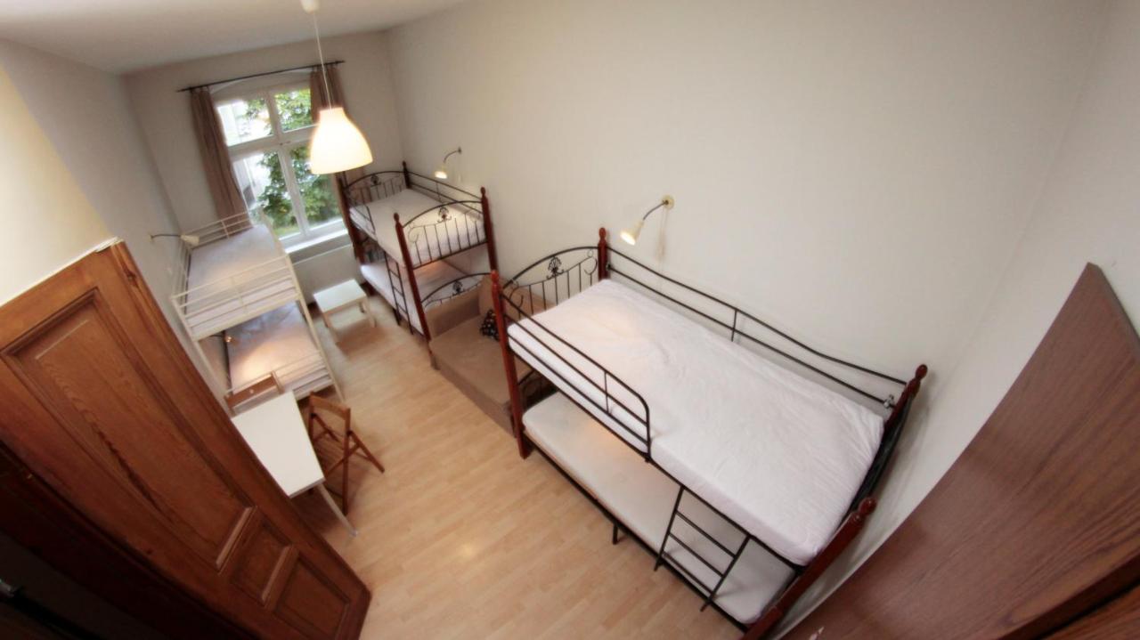 Pit Stop Hostel Познань Экстерьер фото