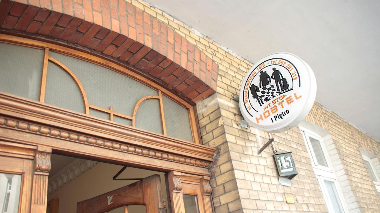 Pit Stop Hostel Познань Экстерьер фото